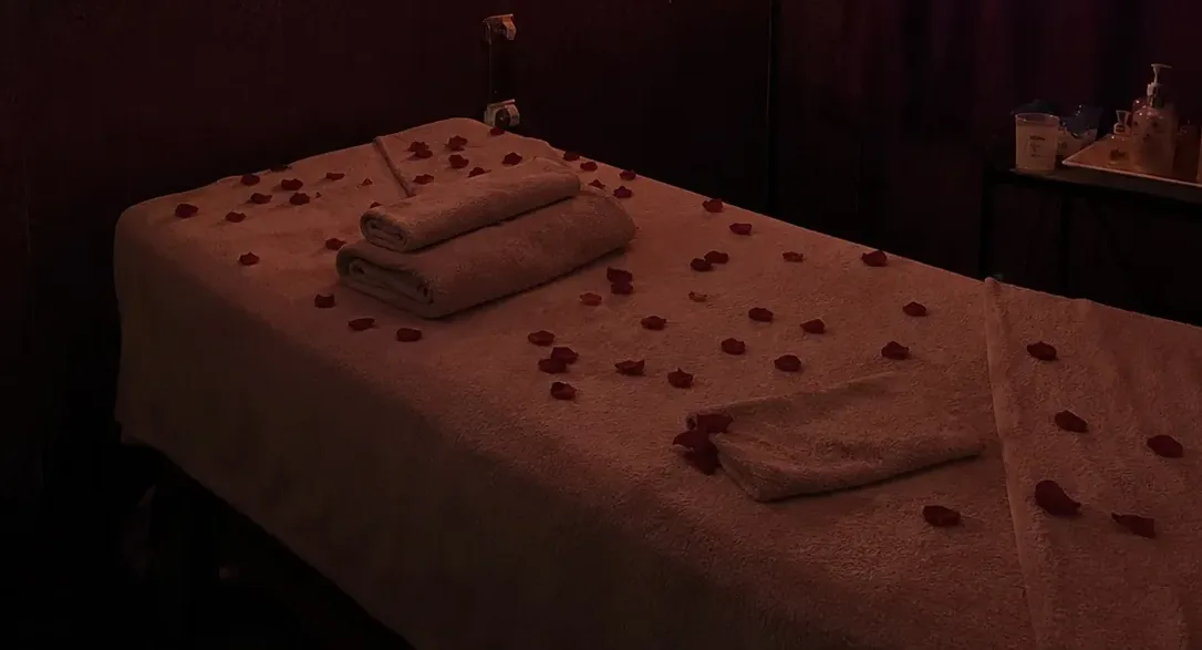 Masaj odasındaki masaj masası — Lila Spa, Levent misafirlerine hizmet veren salon