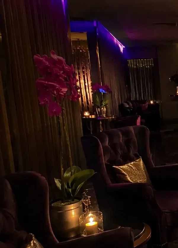 Bekleme alanı koltukları — Lila Spa, Levent misafirlerine hizmet veren salon
